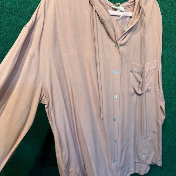 153 NWT Easel Roll-up Sleeves Button Down Silky Shirt - Picture 3 of 9